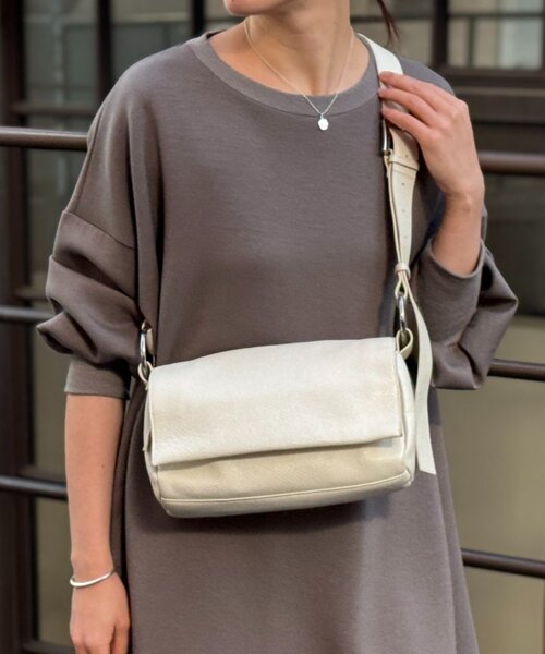 BEARDSLEY（ビアズリー）の「《本革》レザーボディバッグ（ショルダー