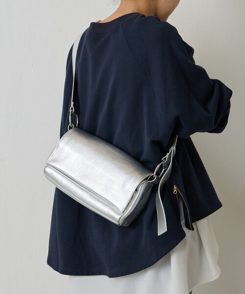 BEARDSLEY（ビアズリー）の「《本革》レザーボディバッグ（ショルダー