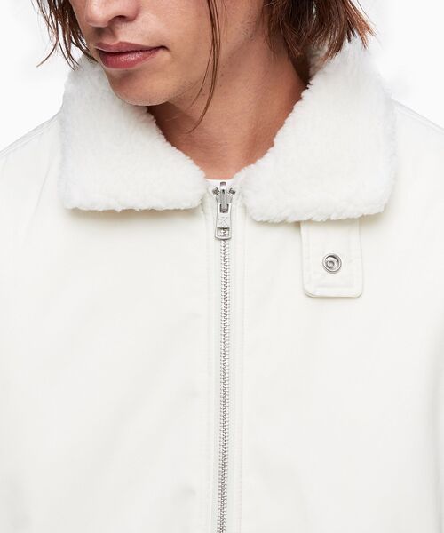 Calvin Klein（カルバン・クライン）の「リバーシブル シェルパ