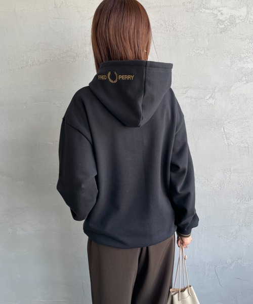 FRED PERRY/フレッドペリー] 別注 フードロゴ刺繍スウェットパーカー