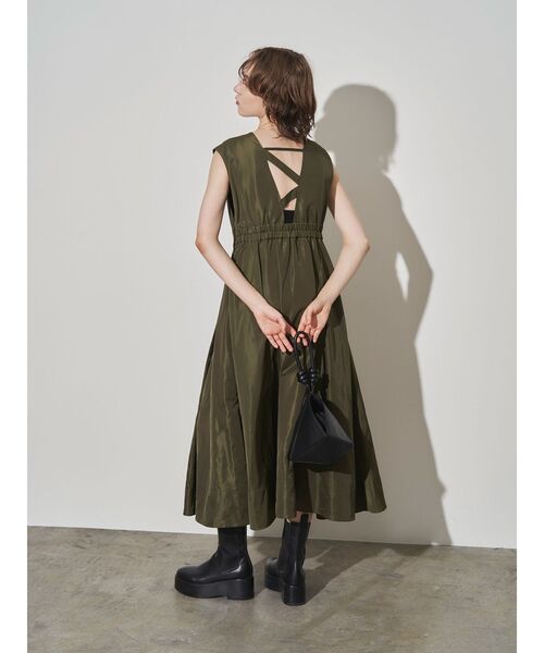 ELENDEEK（エレンディーク）の「ドロップショルダージャンパースカート