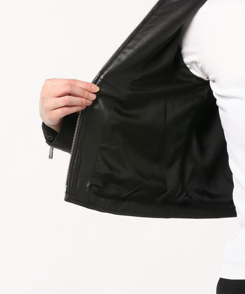 UNITED TOKYO（ユナイテッドトウキョウ）の「ラムレザーノーカラー