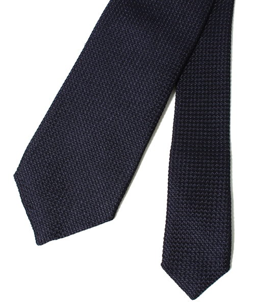 BEAMS F（ビームスエフ）の「Drake's / ネイビーソリッドタイ1962