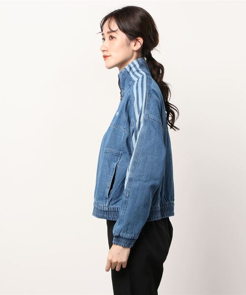 adidas（アディダス）の「アディカラー デニムクロップド トラック