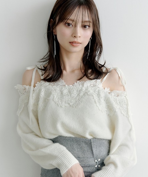 SNIDEL（スナイデル）の「レーストリミングオフショルプルオーバー