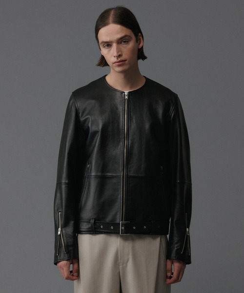 ADAM ET ROPE'（アダムエロペ）の「シープレザー ノーカラー