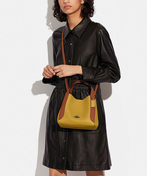 COACH（コーチ）の「【日本限定】ハドリー ホーボー 21 カラーブロック
