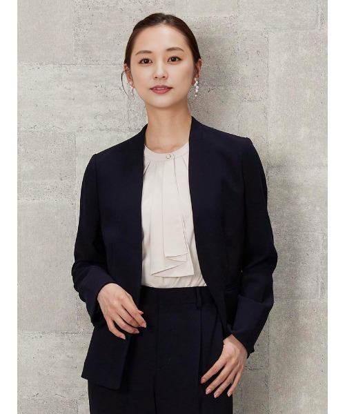 ノーカラーサテンジョーゼットジャケット ベージュ/ネイビー（スーツ