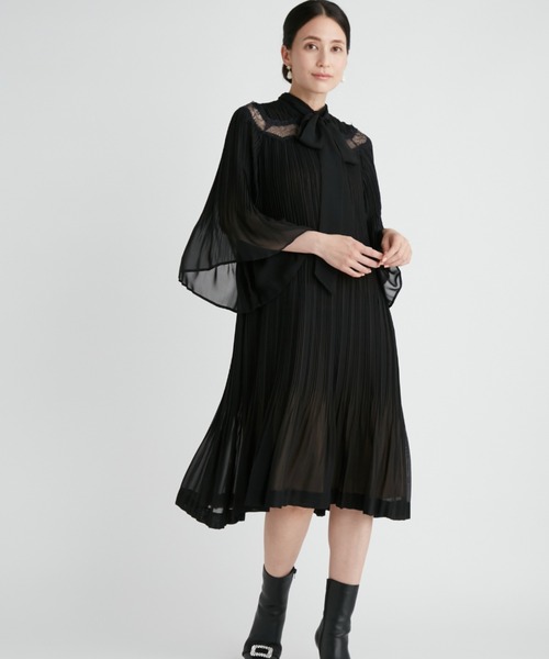 CELFORD（セルフォード）の「レースコンビプリーツワンピース