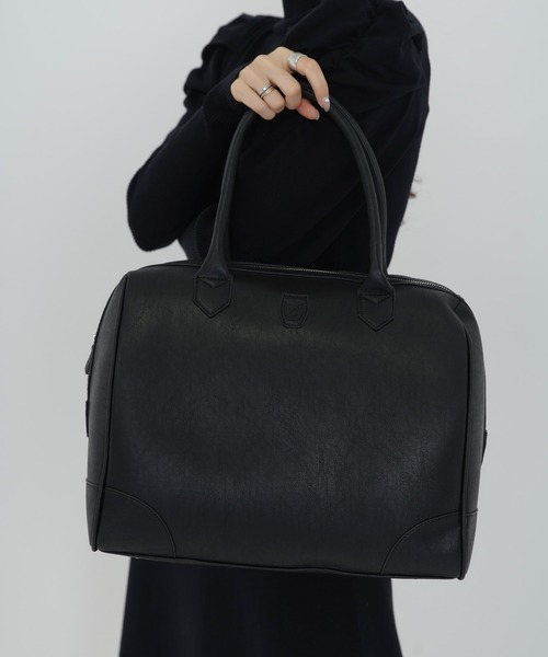 TINA：JOJUN（ティーナジョジュン）の「エンブレム付き ボストンバッグ