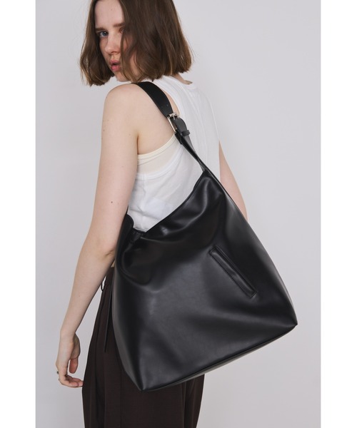 un/neu（アンノイ）の「ワンハンドル2WAYミニポケショルダー / A4収納