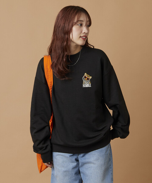 セール】限定展開 リラックスフィット ワンポイント刺繍 クルーネック