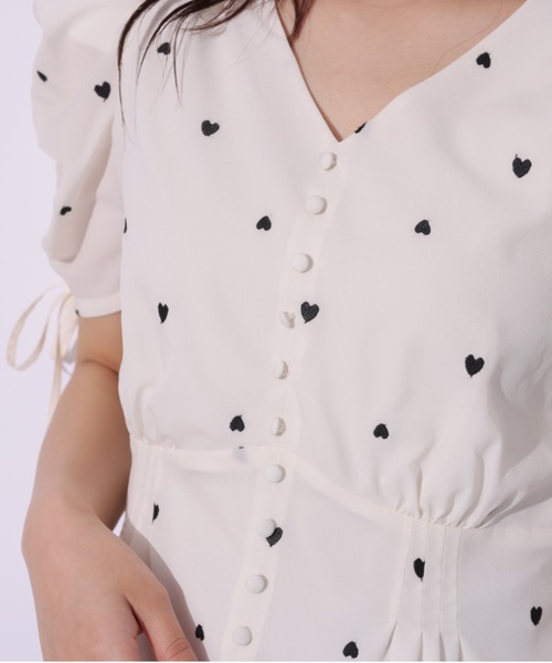 Rirandture（リランドチュール）の「ハート刺繍ペプラムブラウス