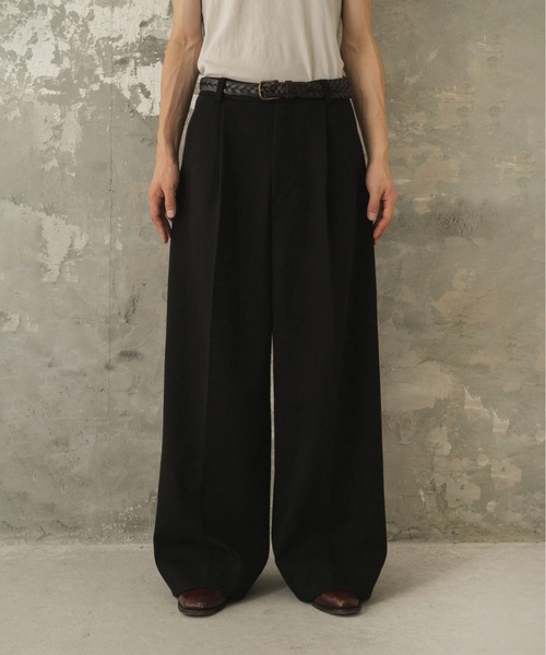 Camphor wood（カンファーウッド）の「1tuck wide baggy tweed slacks