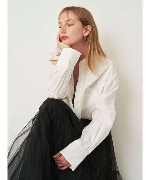 ELENDEEK（エレンディーク）の「クロップドシャツブラウス（シャツ