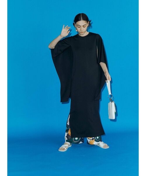 UN3D.（アンスリード）の「ケープスリーブワンピース（ワンピース