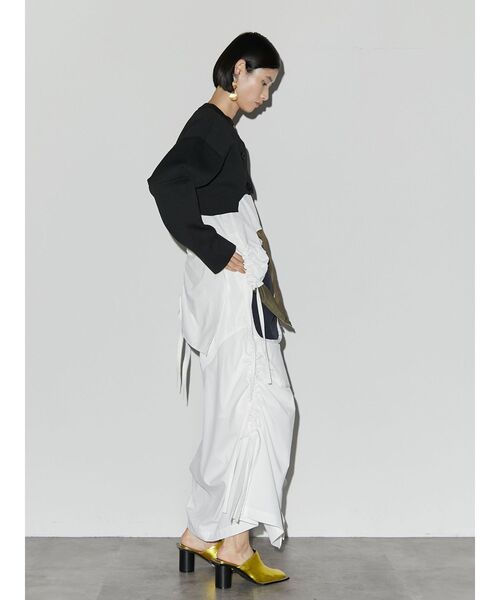 UN3D.（アンスリード）の「イレギュラーヘムショートニット