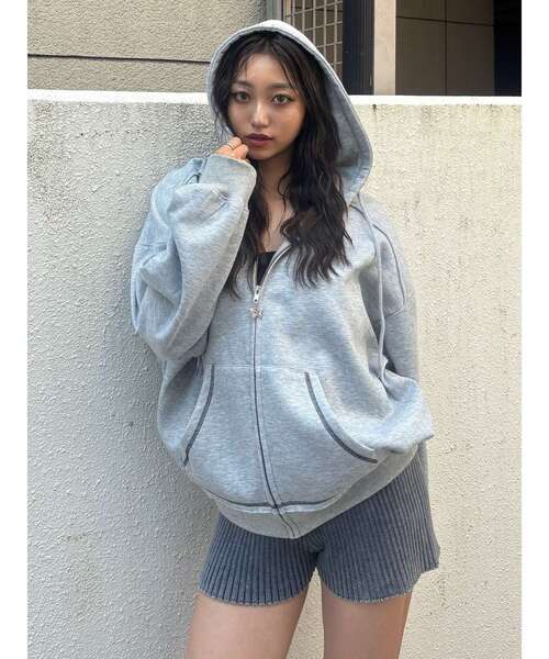 MURUA（ムルーア）の「Sarah×MURUAユニセックススウェットフーディー