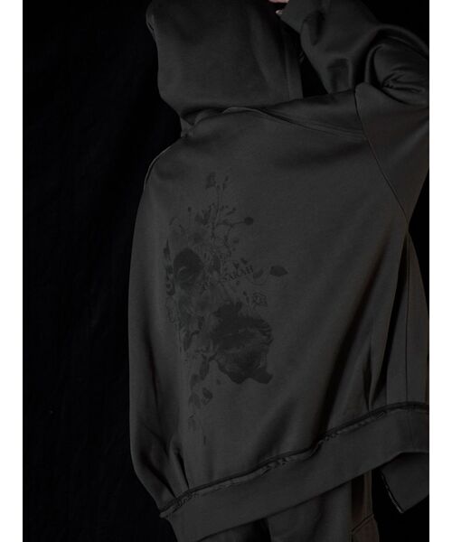 MURUA（ムルーア）の「Sarah×MURUAユニセックススウェットフーディー