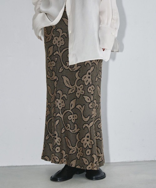 TODAYFUL（トゥデイフル）の「ジャガードリーフペンシルスカート