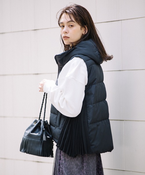 MARECHAL TERRE（マルシャルテル）の「サイドプリーツダウンベスト