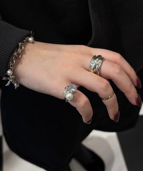 e.m.（イーエム）の「ジルコニア・パール3つ石ピンキーリング（リング