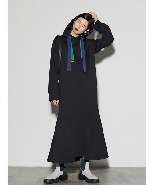 UN3D.（アンスリード）の「マーメイドスウェットワンピース