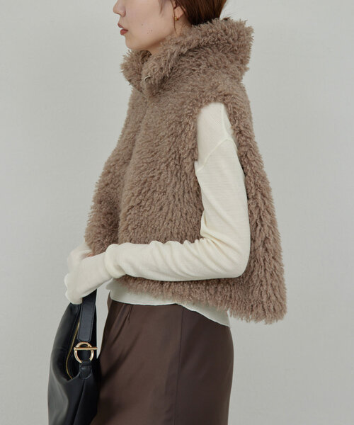 GALLARDAGALANTE（ガリャルダガランテ）の「フェイクファーハーフZIP