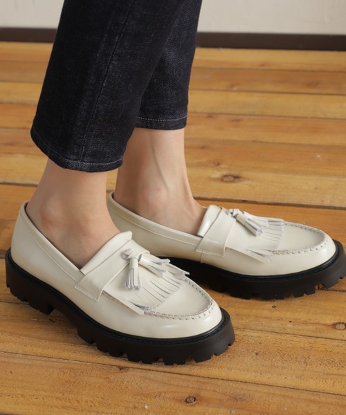 ARTESANOS（アルテサノス）の「(ARTESANOS)タッセル付ローファー