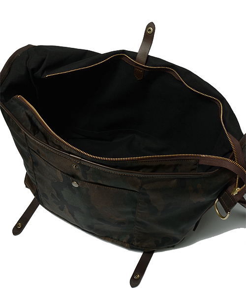 Felisi（フェリージ）の「Felisi / 別注 迷彩柄メッセンジャーバッグ