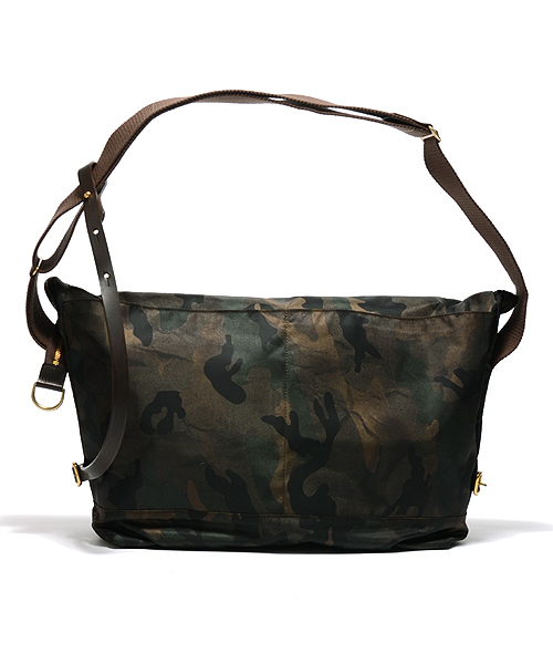 Felisi（フェリージ）の「Felisi / 別注 迷彩柄メッセンジャーバッグ