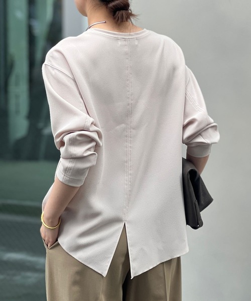 セール】【ジャケットやカーデのインナーに！】バックスリットブラウス