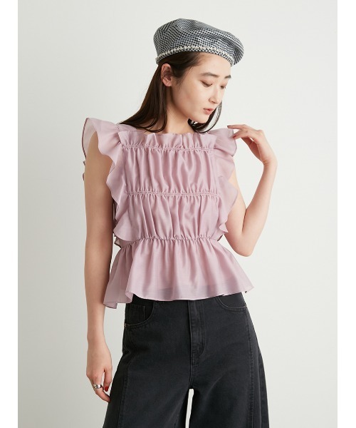 LILY BROWN（リリーブラウン）の「シャーリングフリルノースリブラウス