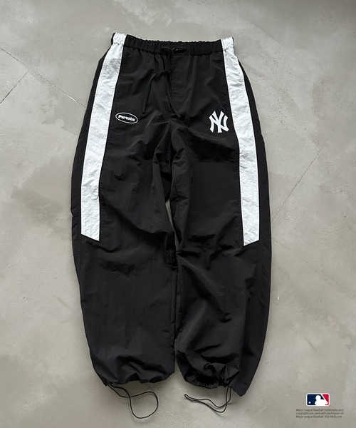 Perushu（ペルーシュ）の「Perushu × MLB ナイロンドローコードパンツ