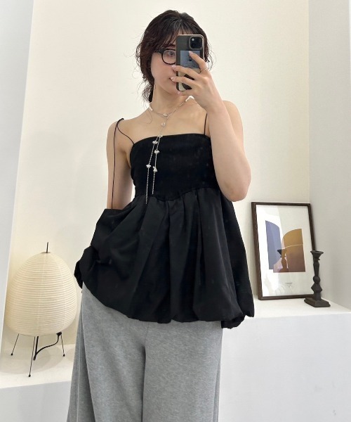 LILY BROWN（リリーブラウン）の「バルーンペプラムニットキャミソール