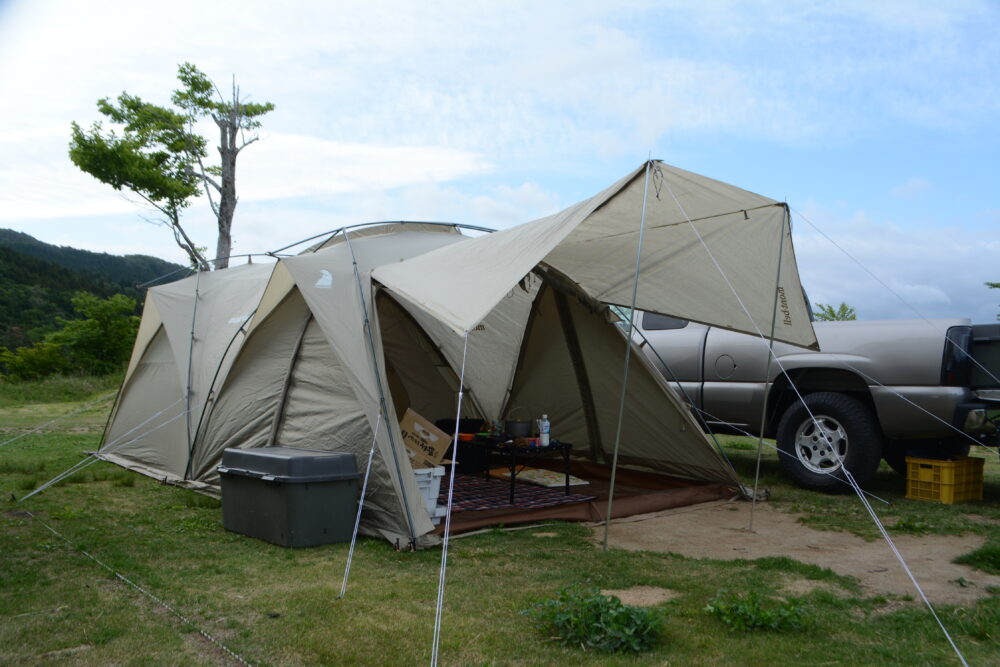 モンベル初のツールームテント【ムーンライトキャビン4】を実用例