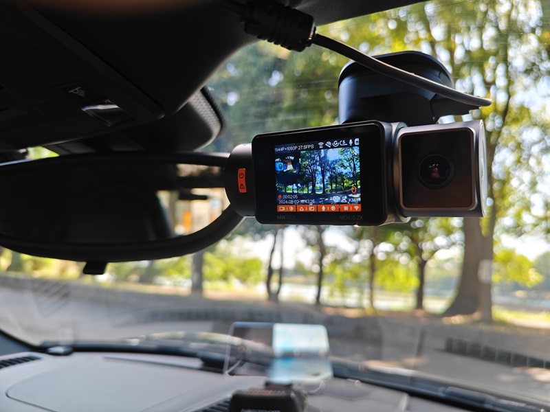 N2X」VANTRUEの60fps録画対応の一体化2カメラドラレコ