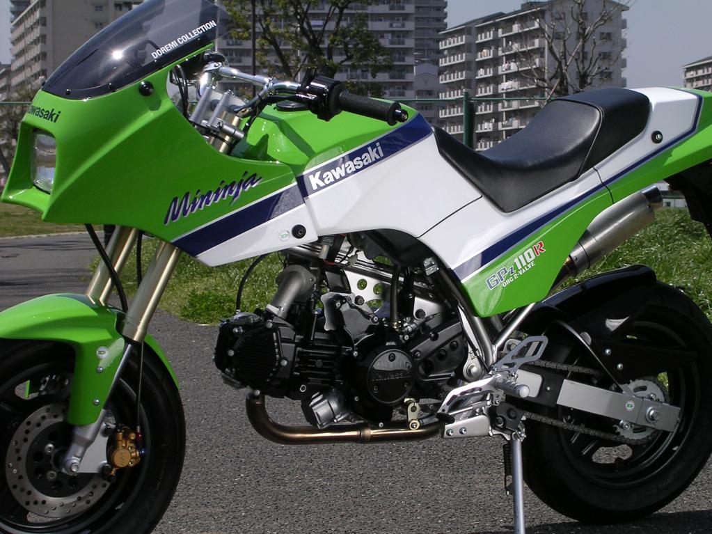 カワサキ KSR110でニンジャ、ZRX、Moto GPマシン・ZX-RRを再現