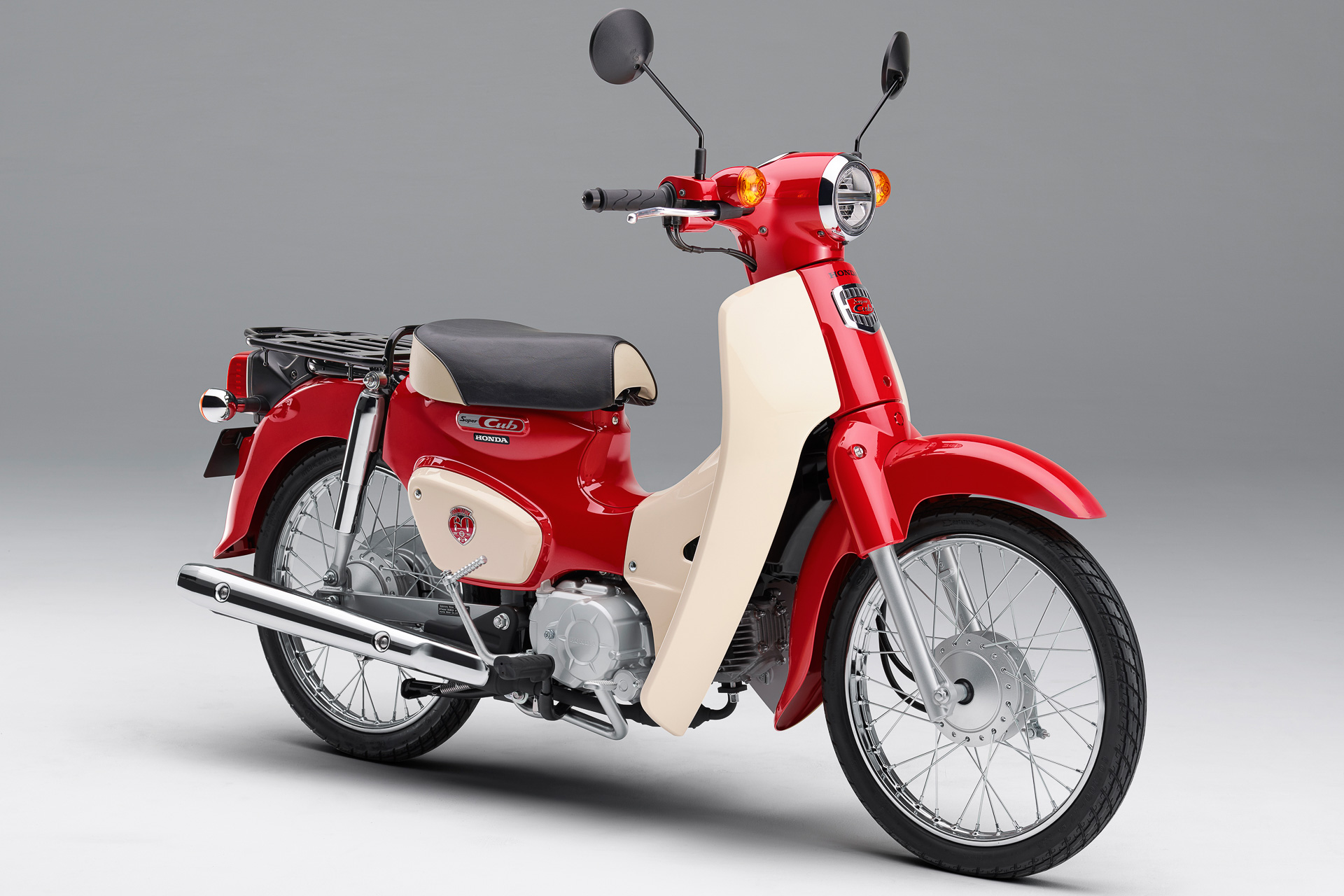 ホンダ、60周年記念の特別カラーリング「スーパーカブ50」「スーパー