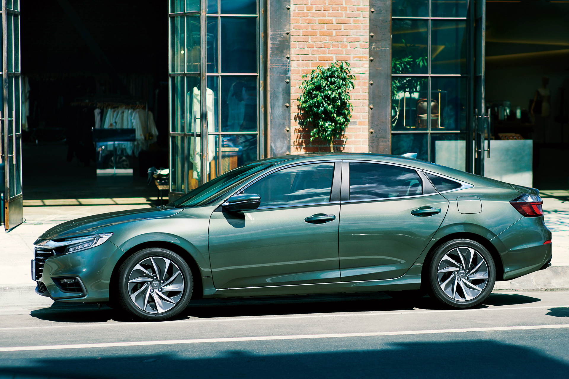 ホンダ、「インサイト」に上質感を高めた新グレード「EX・PRIME STYLE