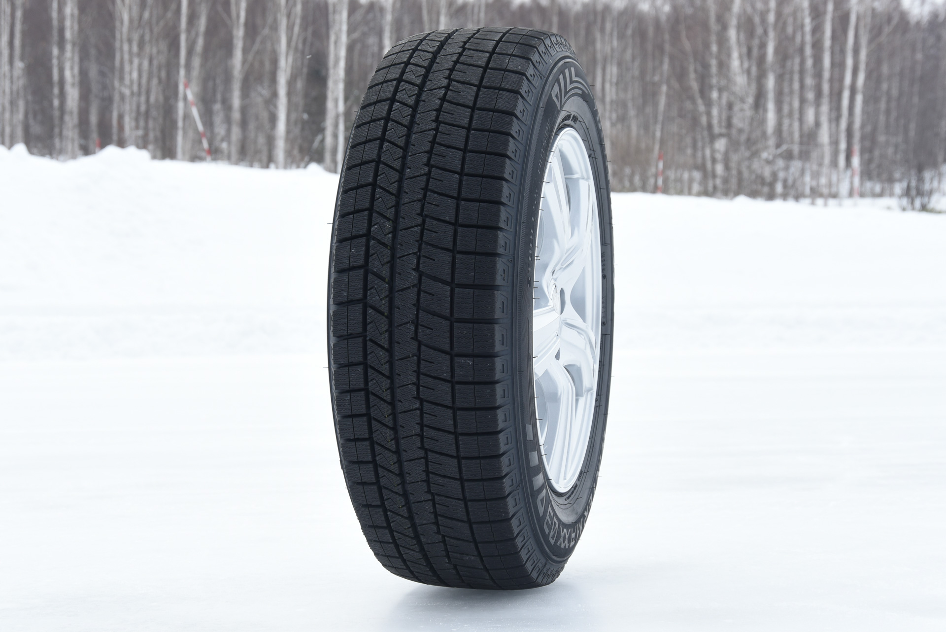 ダンロップ「ウインター マックス 03」の開発者に聞く「氷上ブレーキ