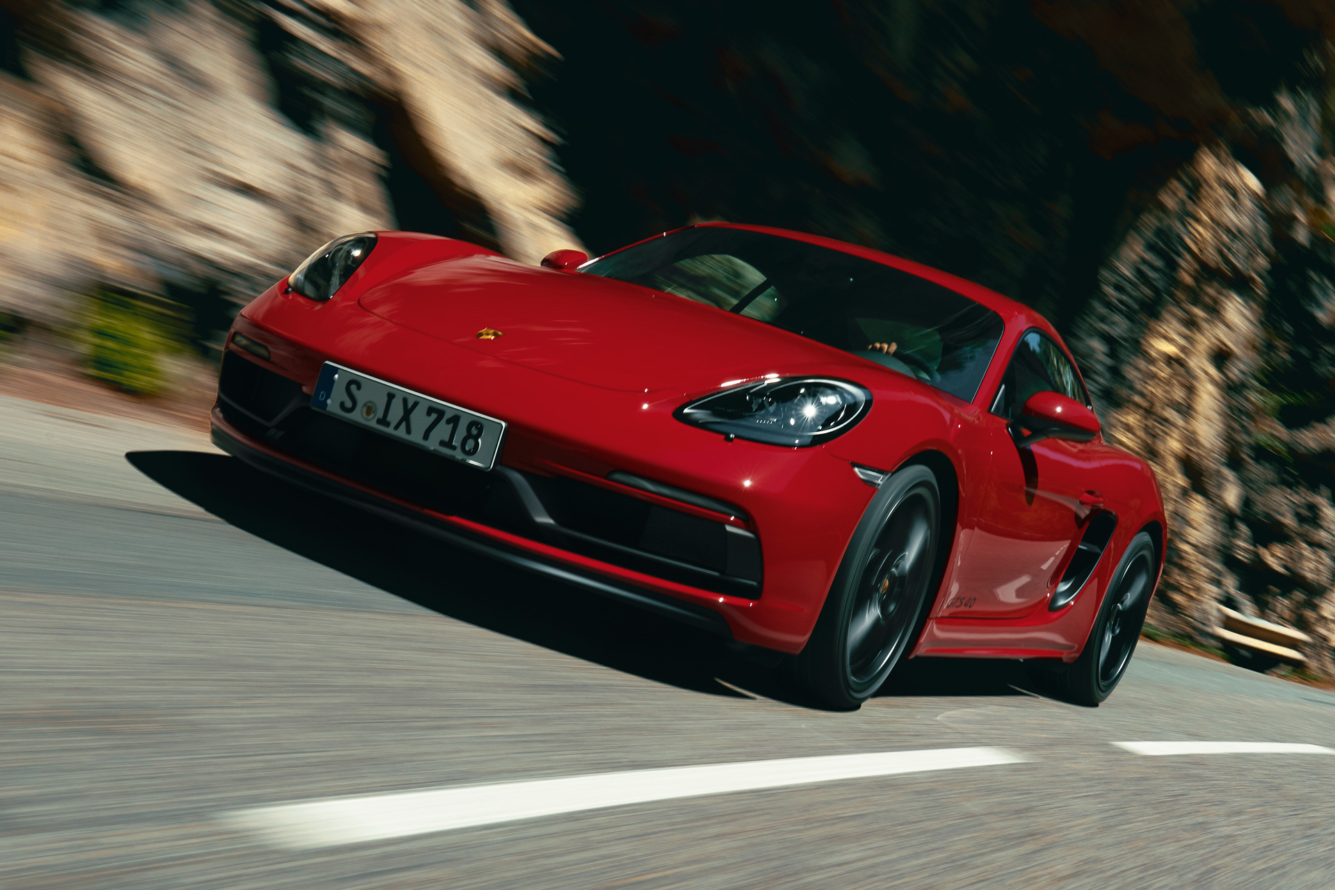 ポルシェ、水平対向6気筒＋6速MTのミッドシップモデル「718 ケイマン