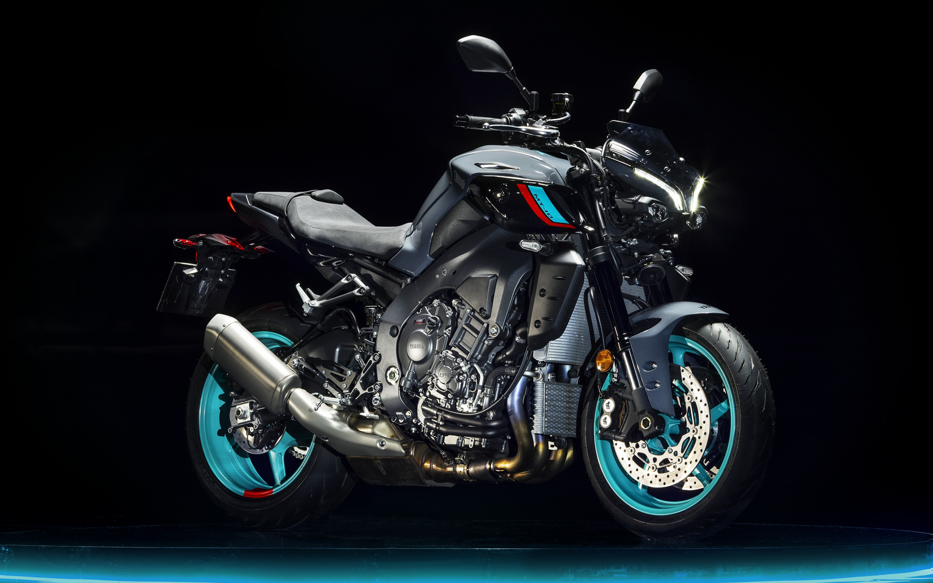 ヤマハ、「MT-10」「MT-10 SP」2022年モデル発表 直列4気筒エンジン