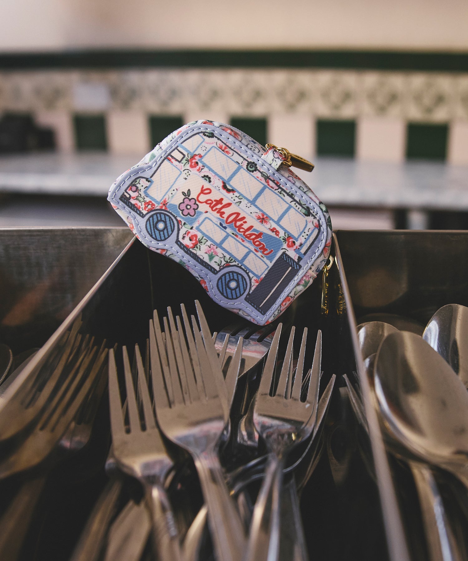 ジップド パース Billie & Friends | Cath Kidston 日本公式オンライン