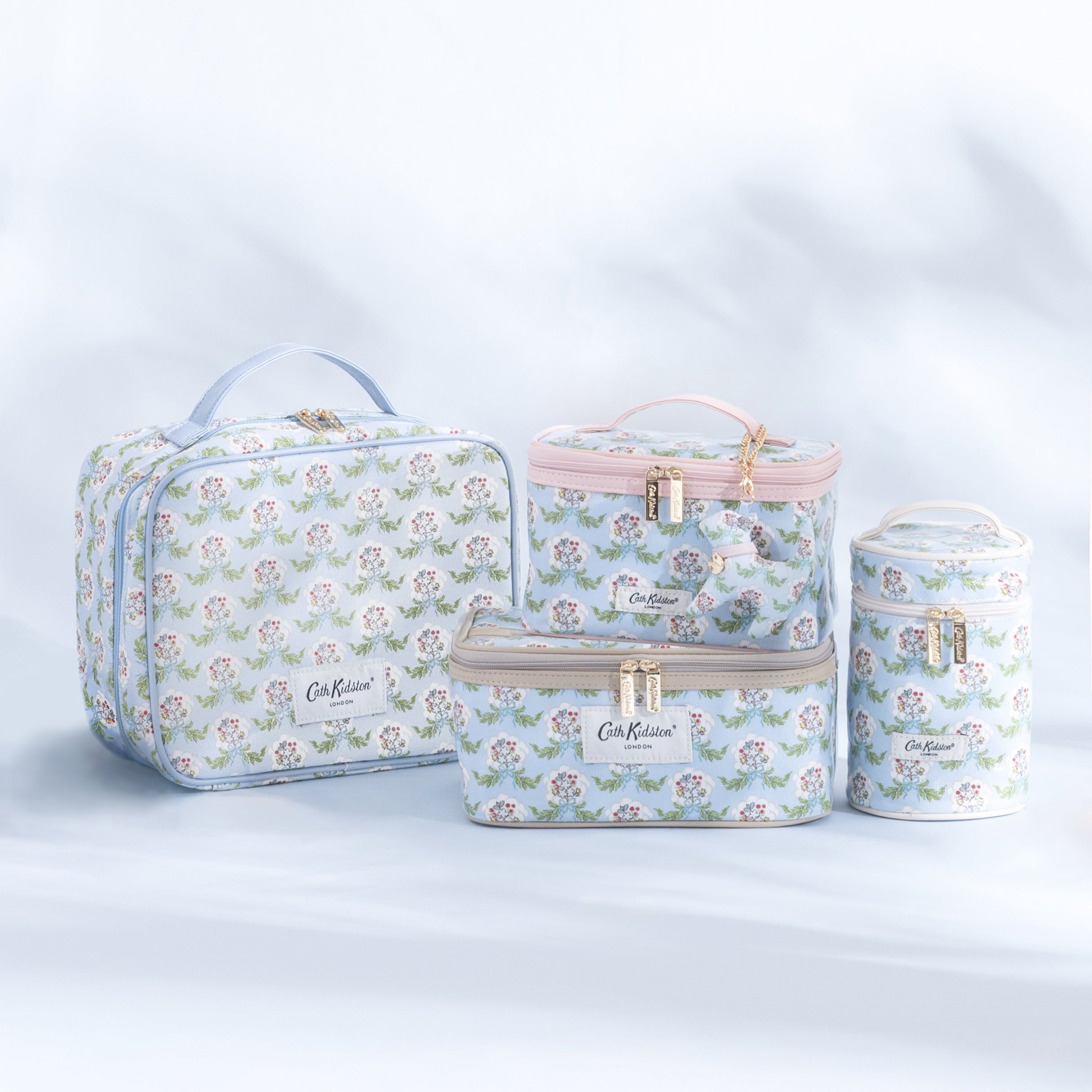 CK×Miho Ishii マルチケースM | Cath Kidston 日本公式オンライン