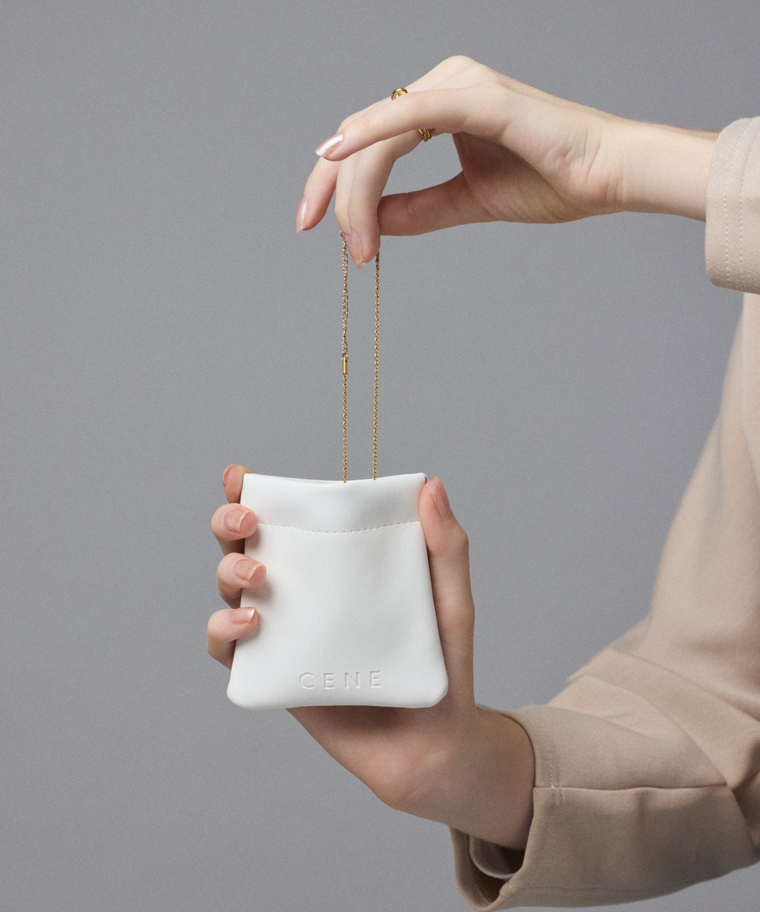 ホワイト]マルチミニポーチ