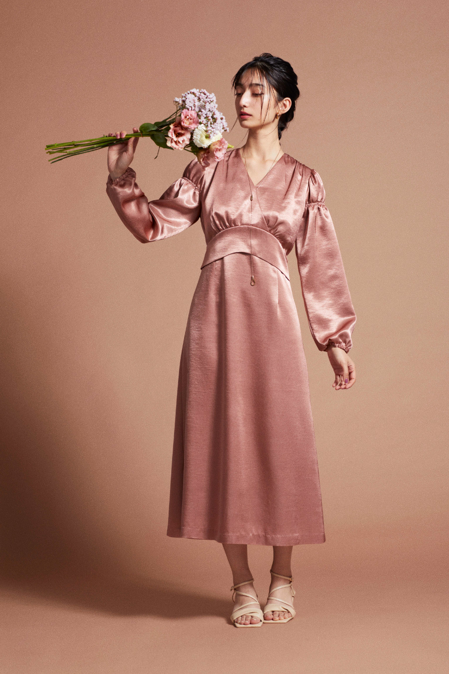 オフィシャルONLINEだけの特別なドレス 「端麗カシュクールワンピース