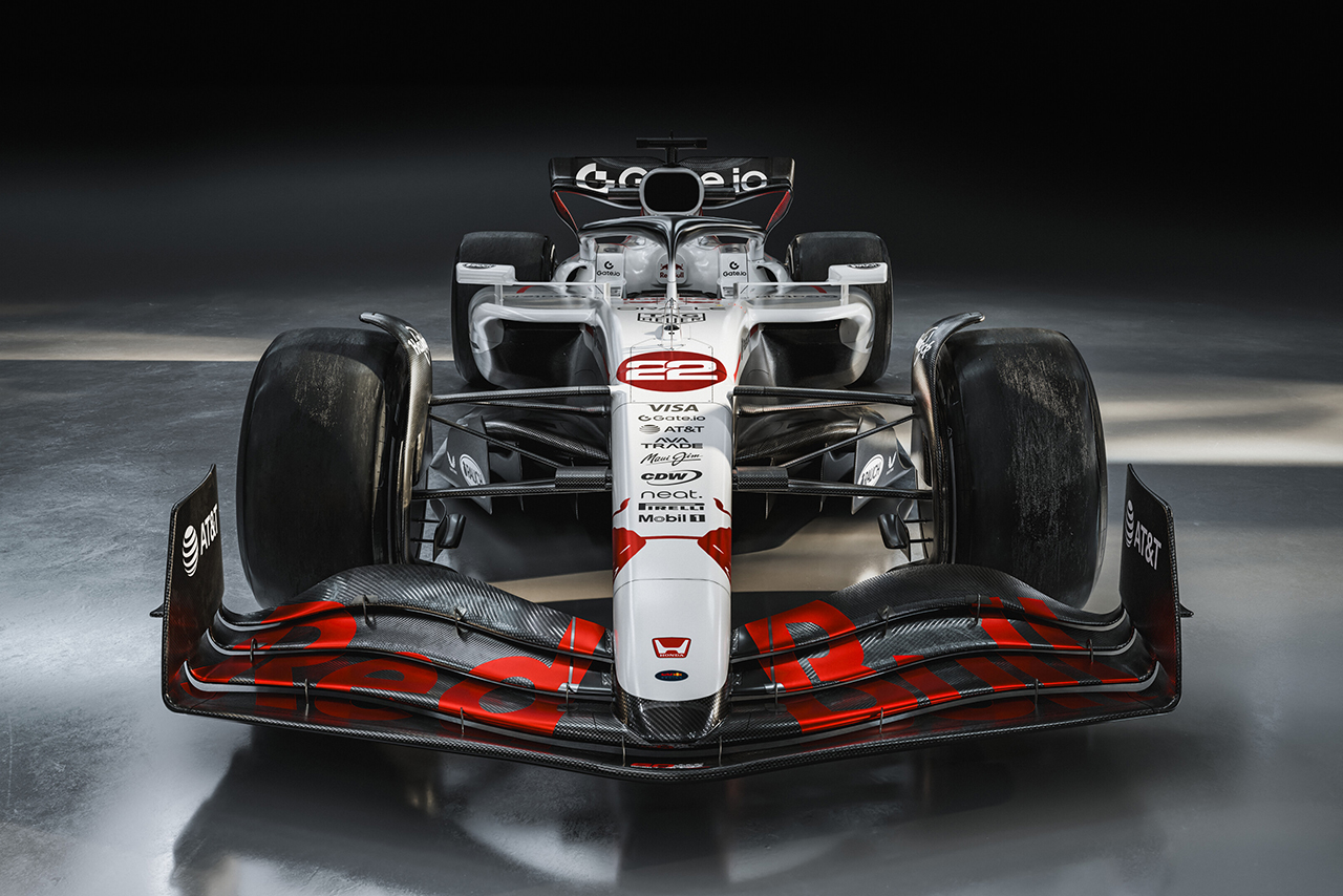 2025年F1第3戦日本GP特別カラーリングを纏うレッドブルRB21