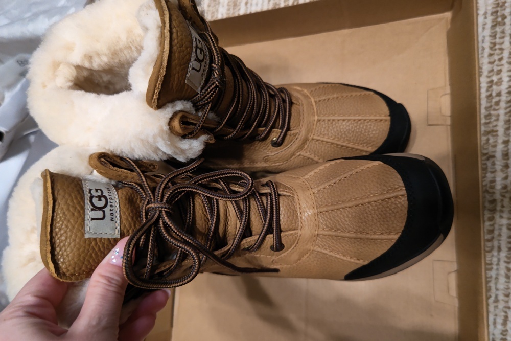 追跡便【UGG】防水&防寒ブーツ☆WOMENS ADIRONDACK BOOT III (UGG
