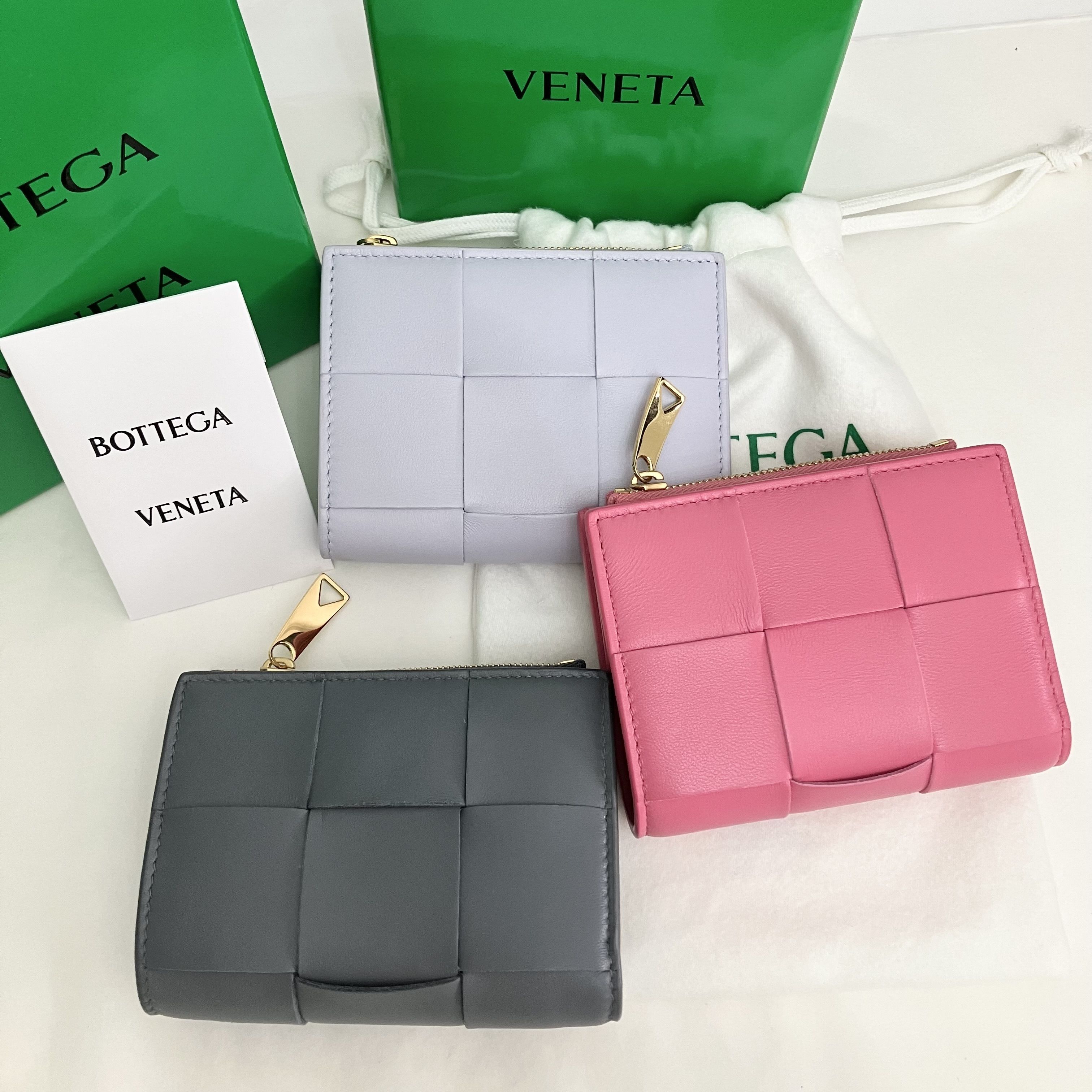 BOTTEGA VENETA(ボッテガヴェネタ)の人気財布「カセット」まとめ！SALE